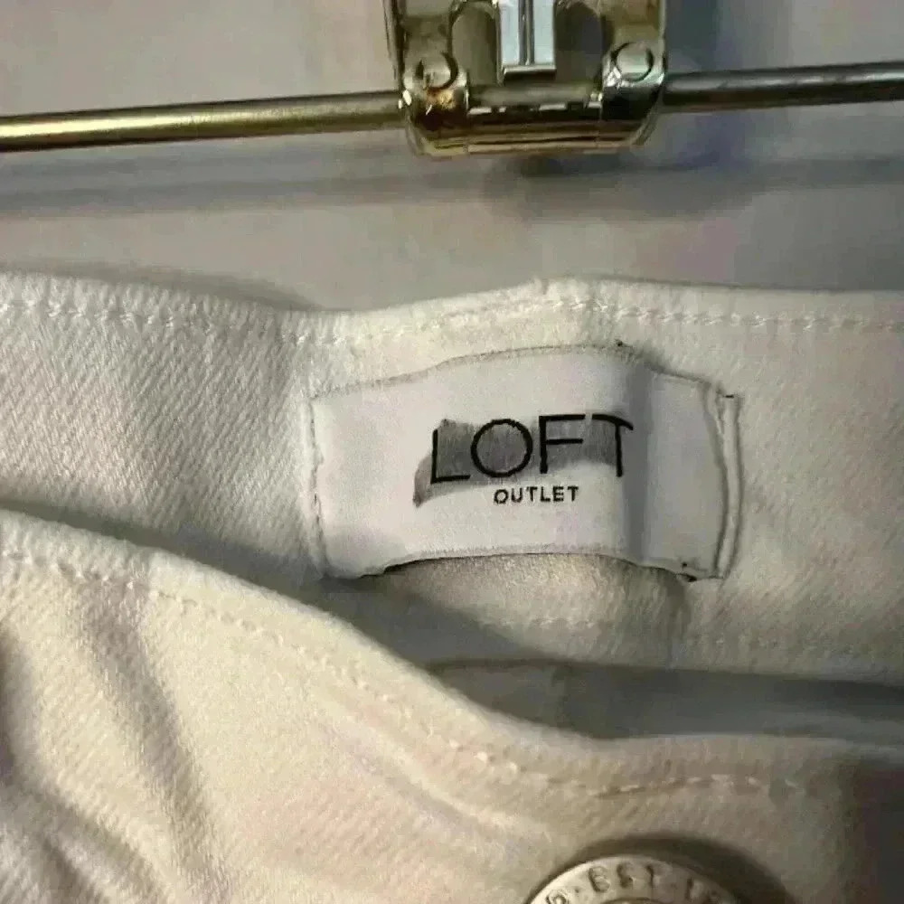 Loft Outlet Woman's White Bermuda Shorts Size 2 - Picture 3 of 4